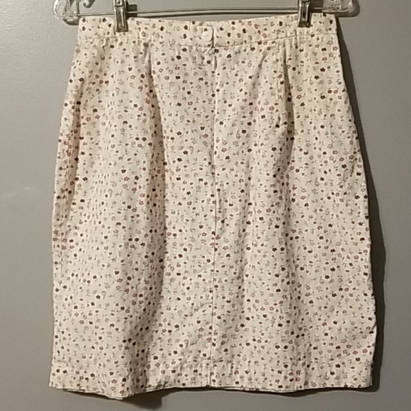 <VICTORIA HOLLEY> White/Pink/Maroon Floral Skirt - Picture 6 of 14